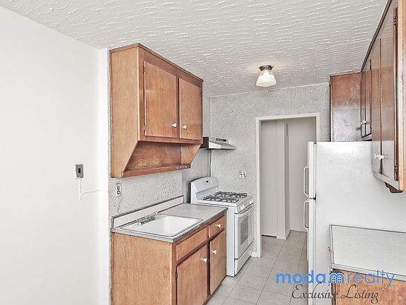 5th image of 3125 Tibbett Ave APT 8C