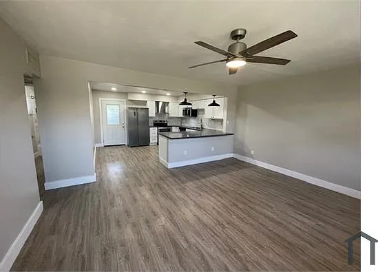2012 W Orangewood Ave #2 — Photo 1