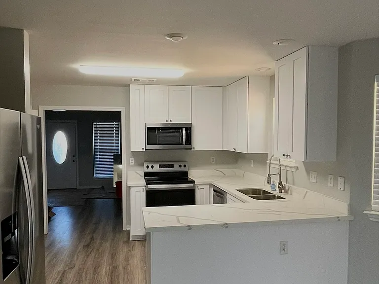 623 Dean St — Photo 2