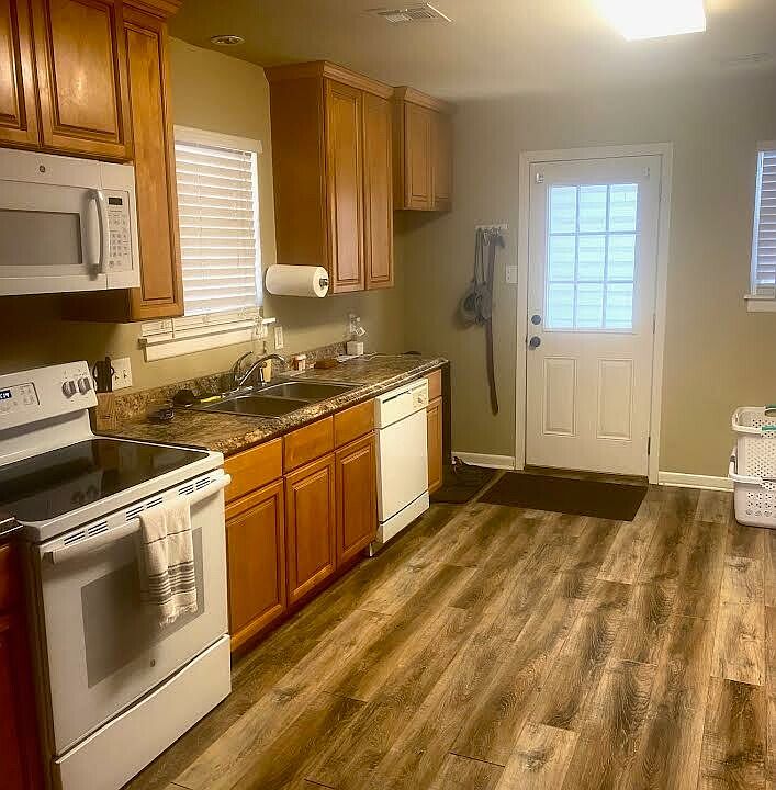 2nd image of 19 Meadow Ln