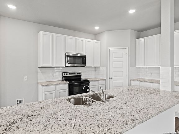3rd image of 4459 Tourmaline Way