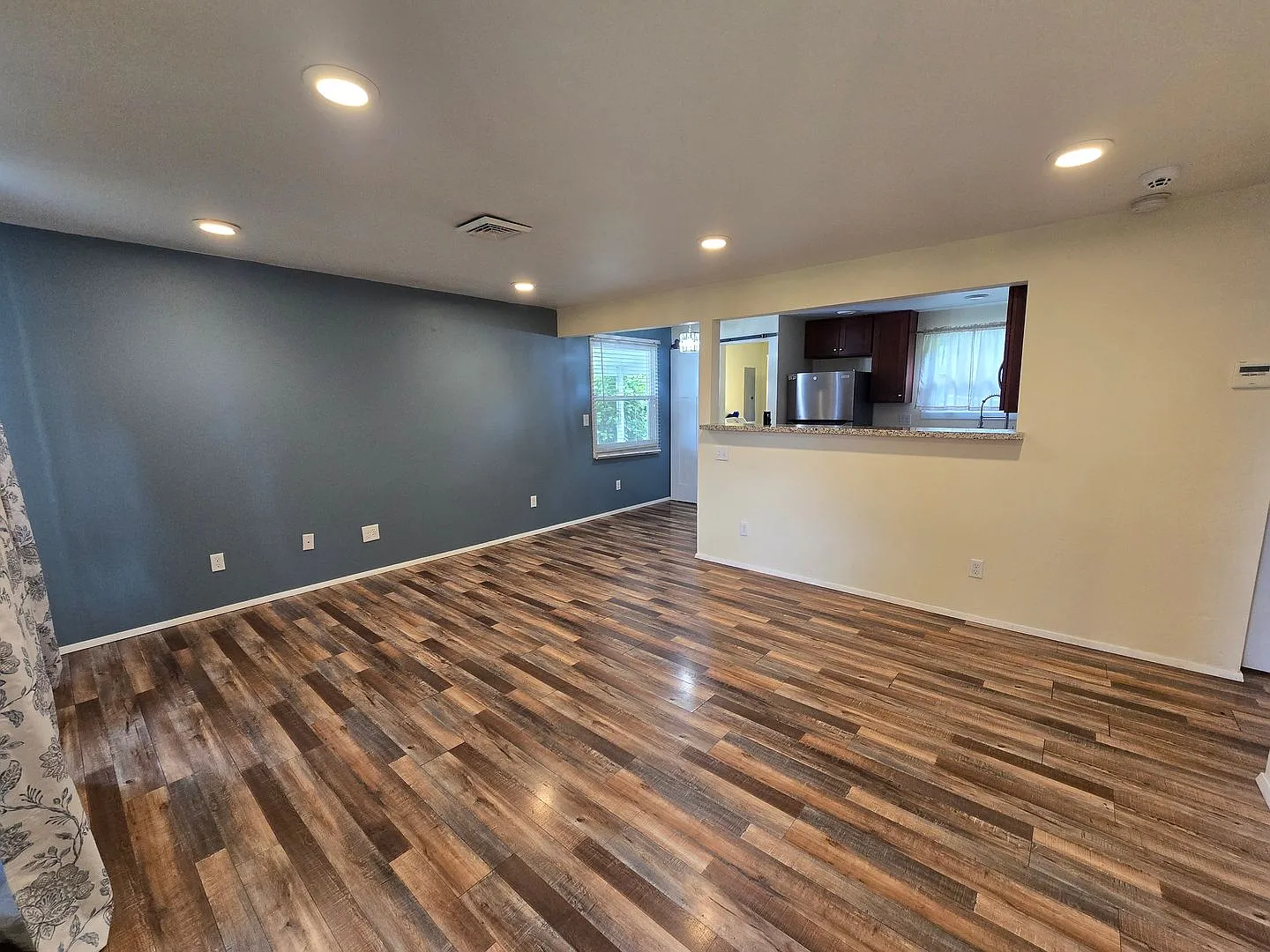 Adorable 2 bedroom — Photo 2