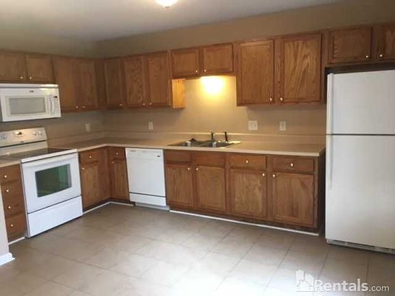 4th image of 207 Woodland