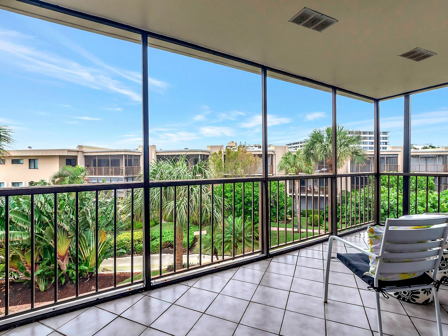 2 bed, 2.0 bath, 1121 sqft, $2,500 — Photo 2