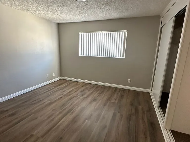 854-856 Orchid Ct. — Photo 7