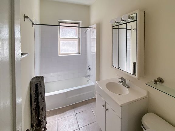 4th image of 5105 1/2 N Winchester Ave #60640