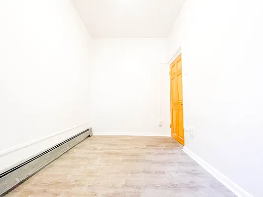 Rented by RealTegrity NY LLC | media 14