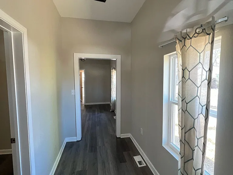 818 Salem St — Photo 5
