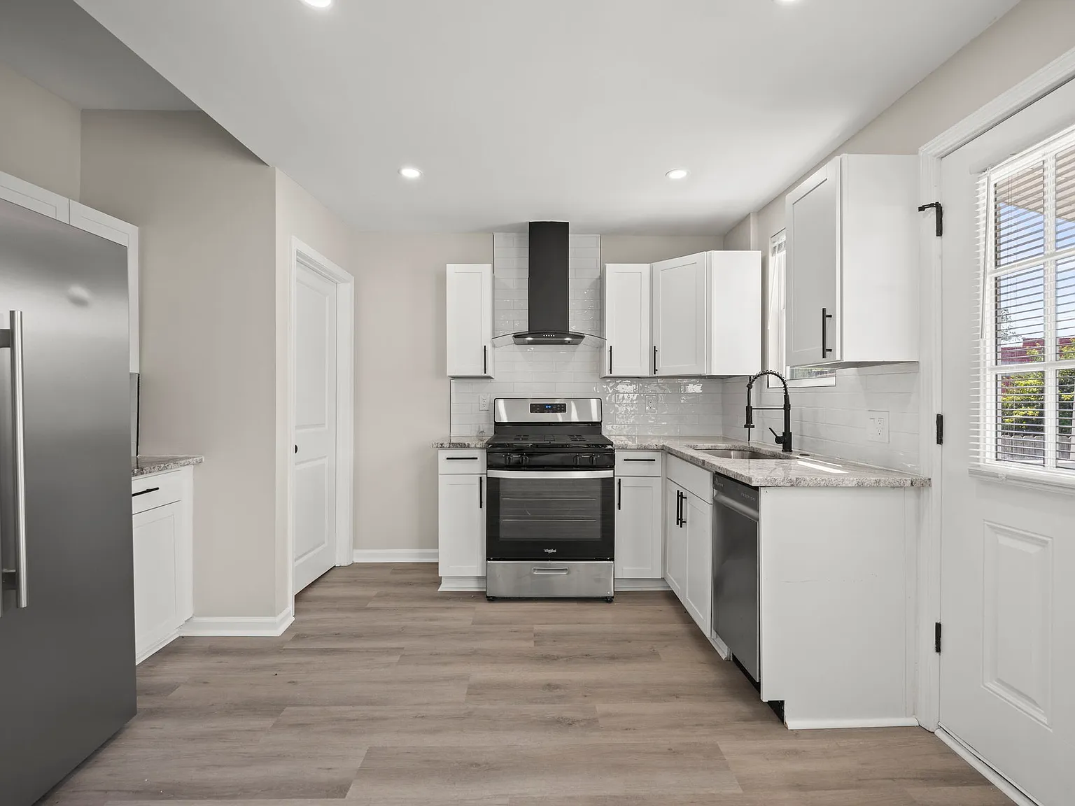 3 bed, 1144 sqft, $1,950 — Photo 3