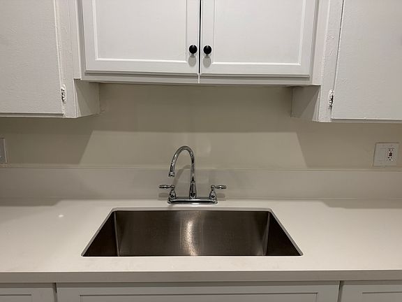 4th image of 2241 W 15th St APT 3