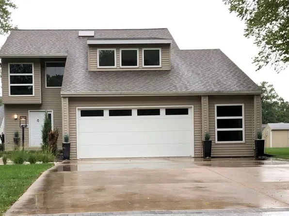10930 E Country Club Dr, Effingham, IL 62401