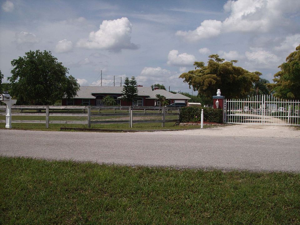 2nd image of 556 Cindy Circle Ln
