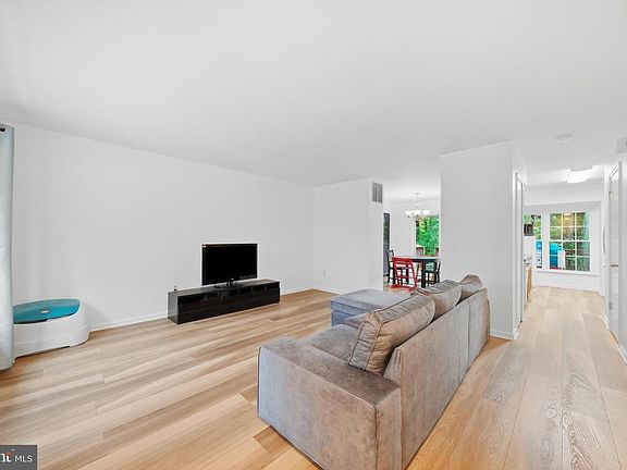 5th image of 666 Lions Gate Ln