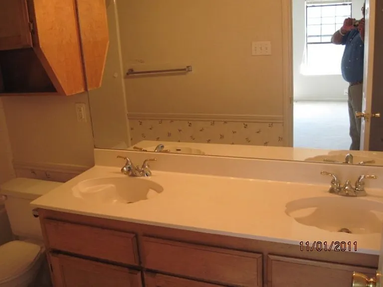 1506 Creek St — Photo 4