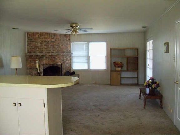 4th image of 1826 S Willis St