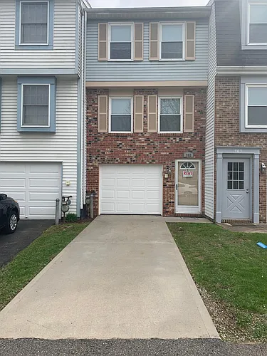 902 Lynwood Ct Photo 1