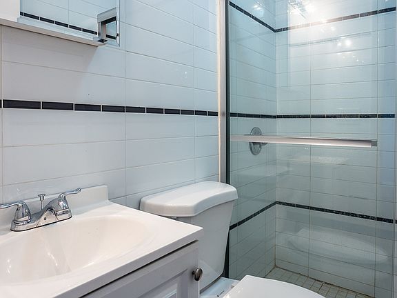 5th image of 1325 Fulton St #201