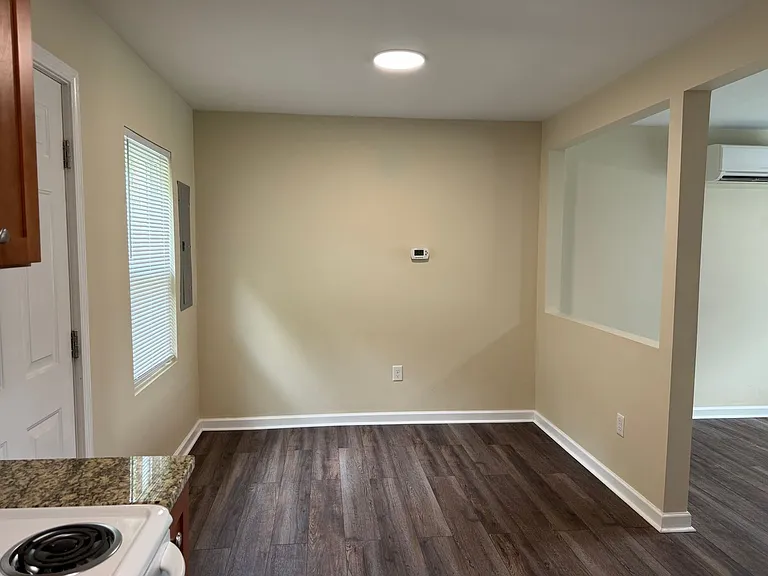 2345 Carmine St — Photo 9