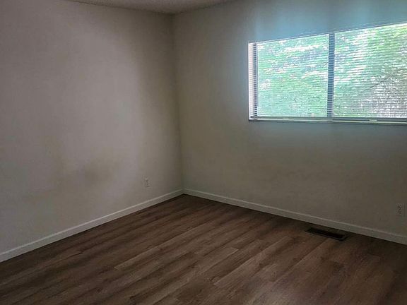 4th image of 14421 Carnegie Rd