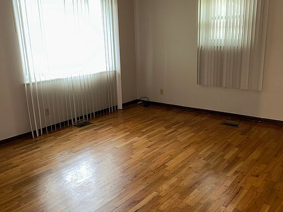 3rd image of 11151 Monroe Ct