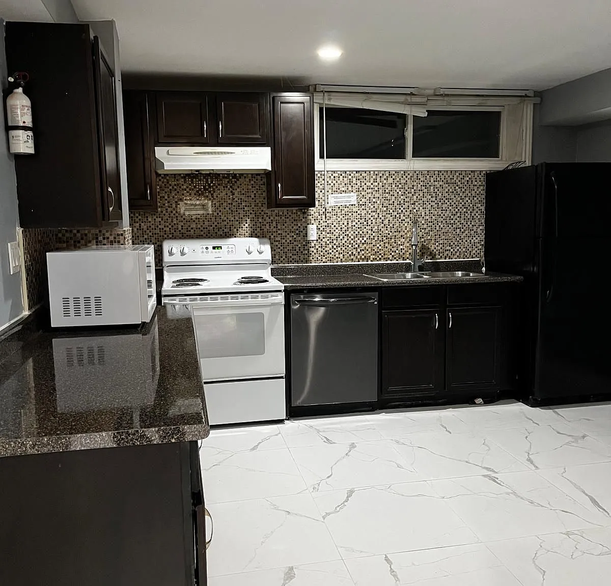 4 bed, $2,200 — Photo 2