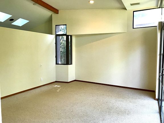 3rd image of 8751 Lookout Mountain Ave