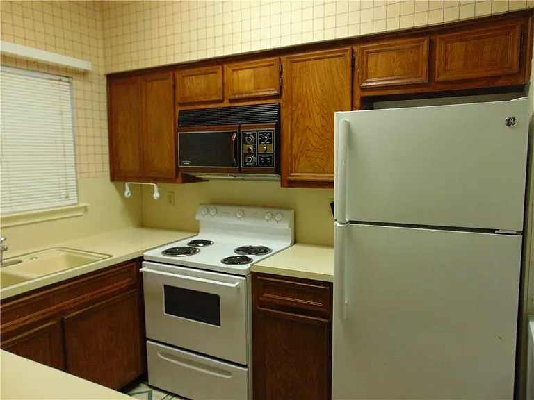 3115 Tom Green St #307 — Photo 9