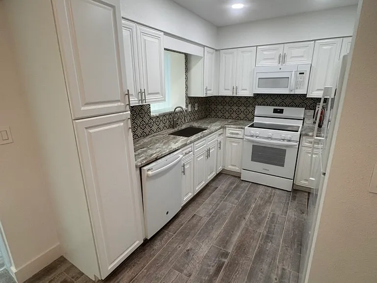 2215 W Vina Del Mar Blvd — Photo 11