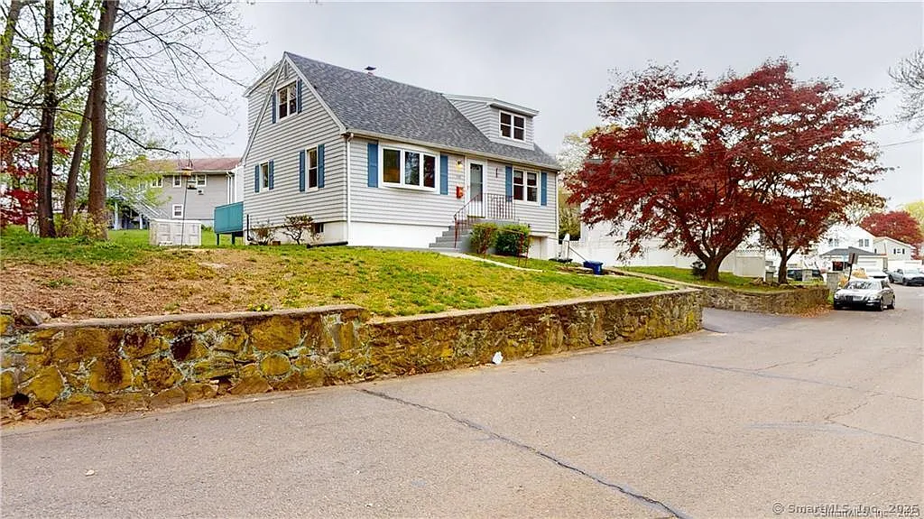 5 bed, 2.0 bath, 1452 sqft, $3,675 — Photo 3