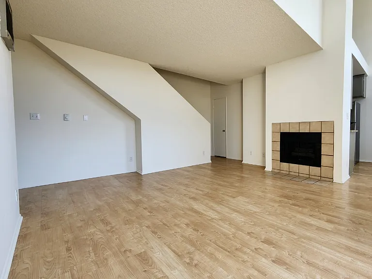 3750 Kelton Ave #202 — Photo 7