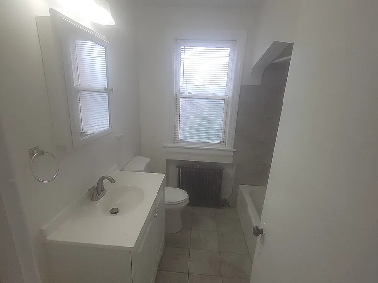 1645 Elmwood Ave #2R — Photo 4