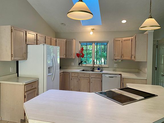 4th image of 9246 White Pine Dr