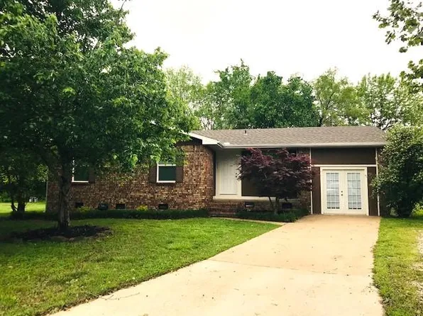 335 W Redwing Cir, Fayetteville, AR 72704