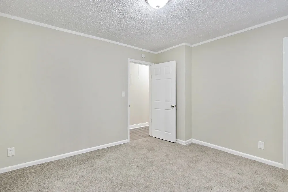 3 bed, 960 sqft, $2,000 — Photo 2