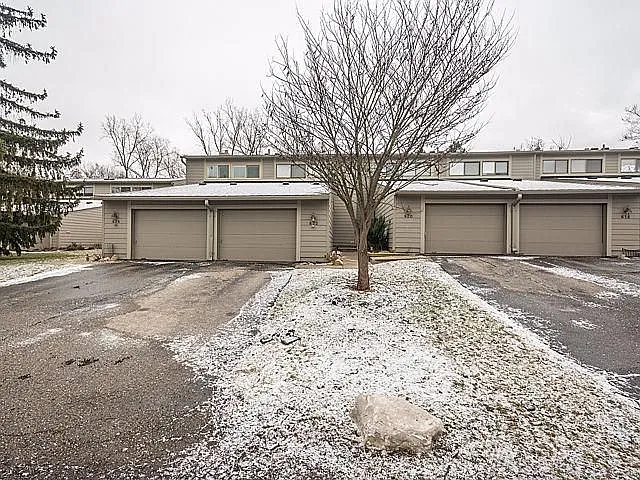 622 Watersedge Dr photo 1