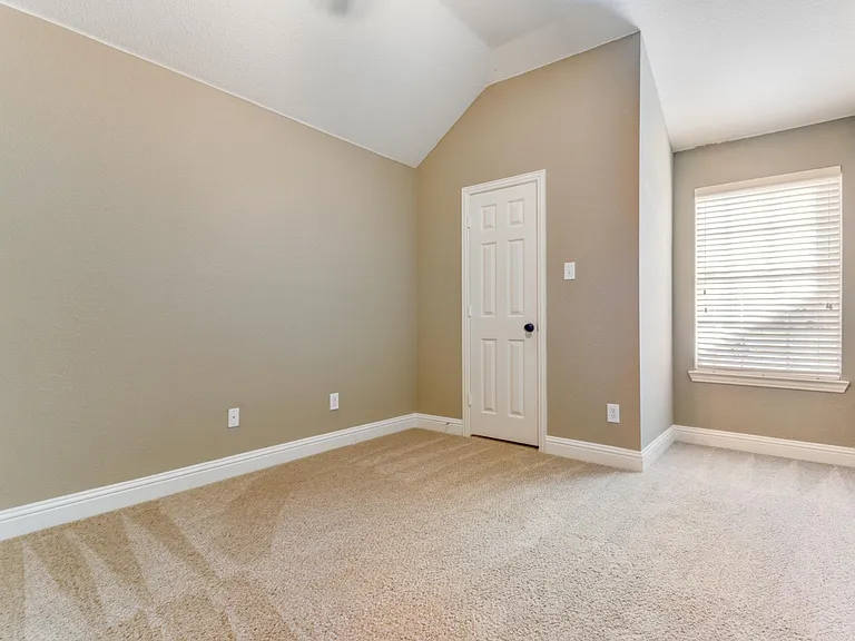 1241 Millers Creek Dr — Photo 17