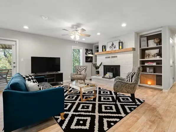 15 Churchill Dr, Bella Vista, AR 72715