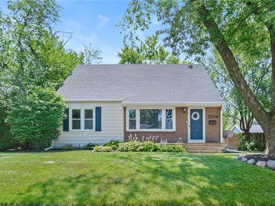 2004 Vine St, West Des Moines, IA, 50265