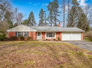 2424 Pine Ridge Rd, Kalamazoo, MI 49008