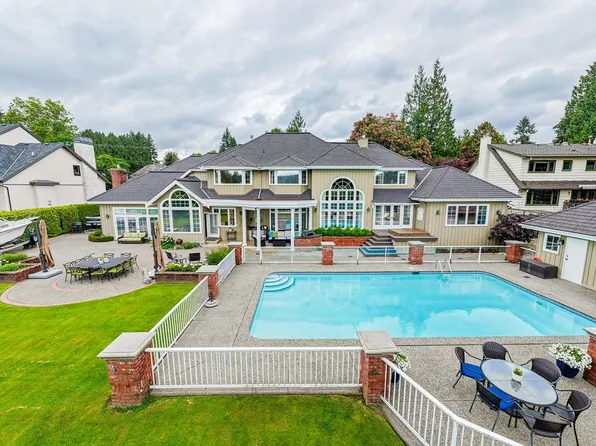 7976 Government Rd, Burnaby, BC V5A 2E2