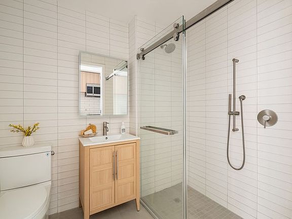 4th image of 110 W 32nd St #6E