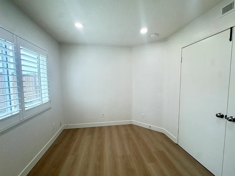 3413 Caseras Dr — Photo 18