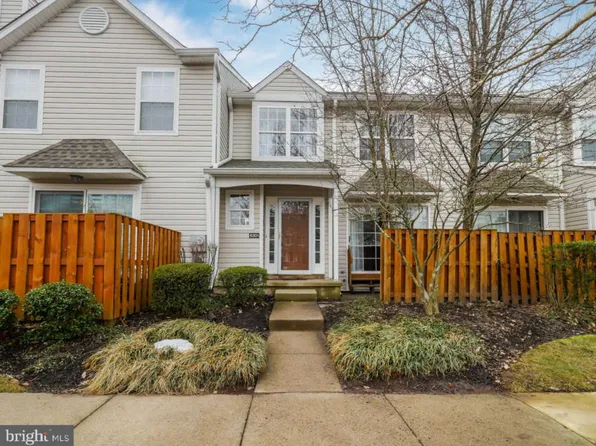 6301 Spruce Mill Dr, Yardley, PA 19067