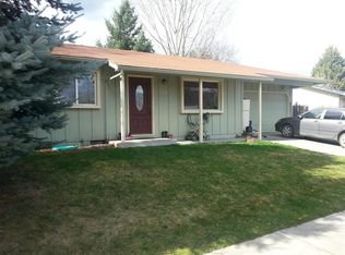 522 Louis J St, Talent, OR 97540