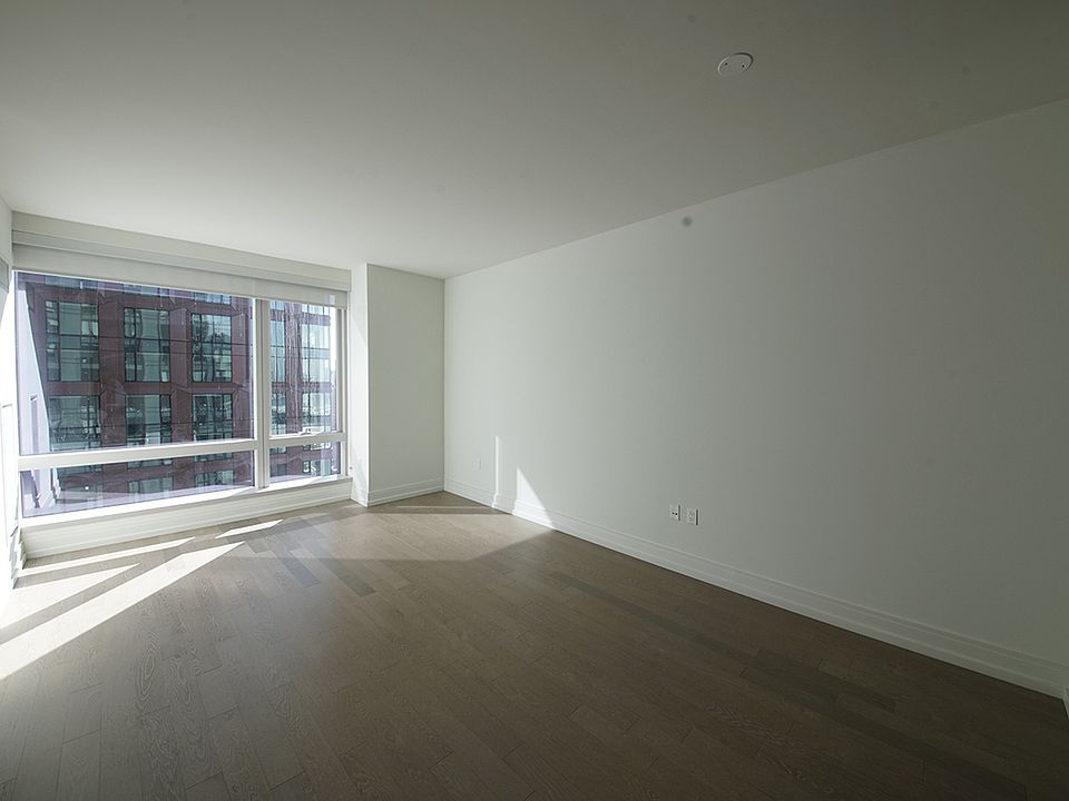 1st image of 555 10th Ave APT 20F