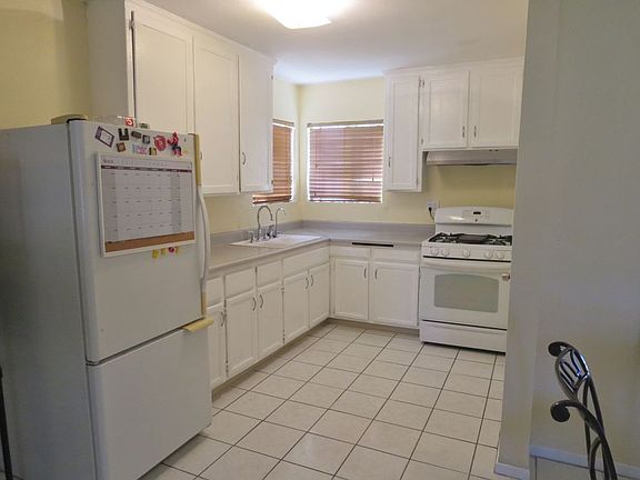 3rd image of 8208 Reseda Ave
