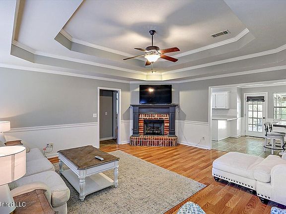 3rd image of 539 Eaglewood Dr