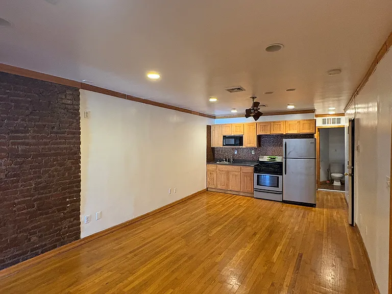 681 4th Ave #2 — Photo 4