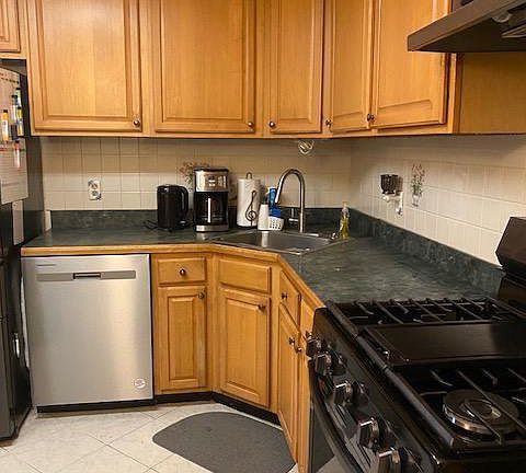 3rd image of 4408 Island Pl APT 101