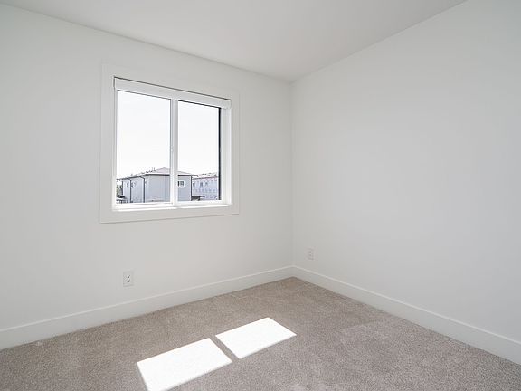 5th image of 224 Hampton St